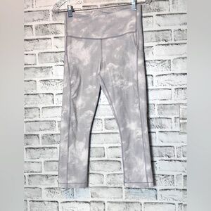 Athleta ultimate stash Gray Printed Capri Leggings pockets size‎ Small